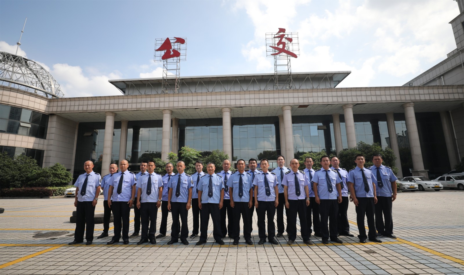 特别榮譽獎：20名馳援武漢的公交駕駛員