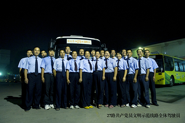 湖北日報：10米車廂，愛心回蕩